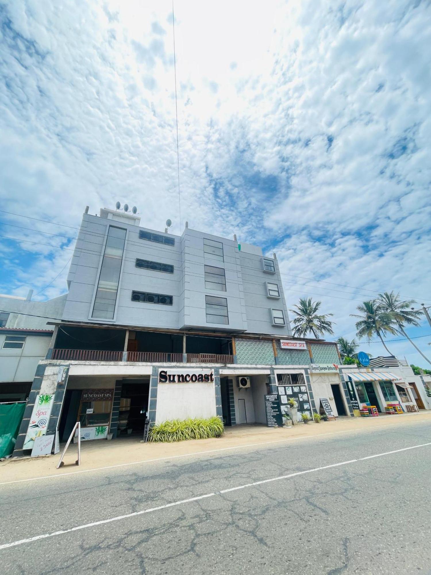 Suncoast Beach Hotel Mirissa Exterior photo